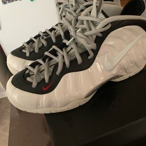 Nike foamposite white chrome 10.5